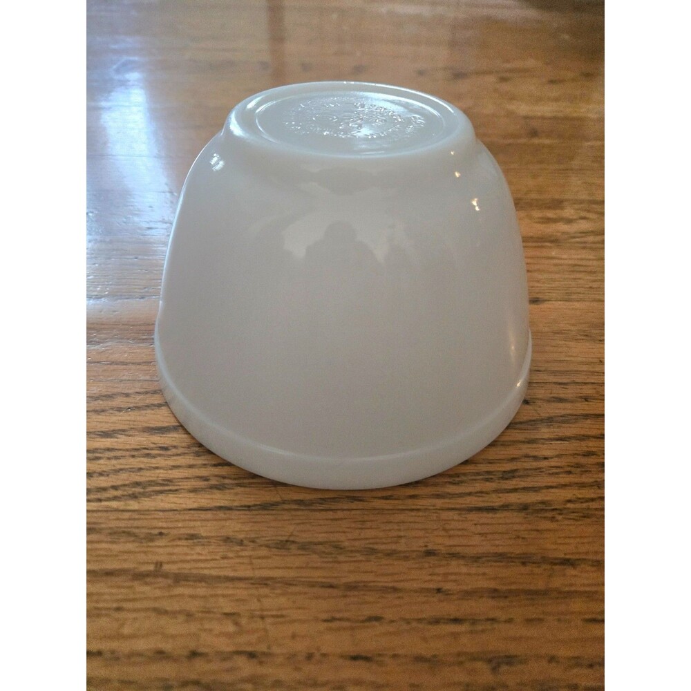 Vintage 50’s PYREX 401 Opal White Glass Mixing Nesting Bowl 16 Oz